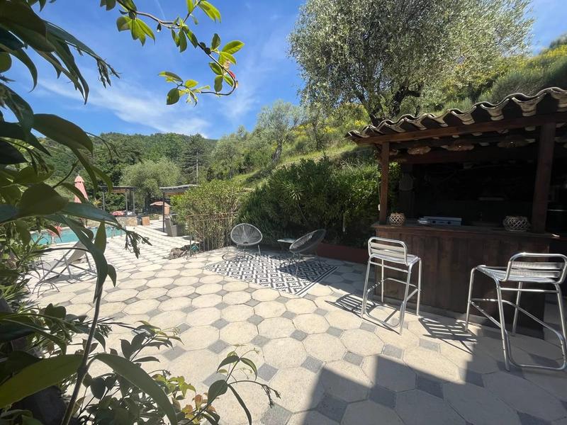 Villa - 235 m² - 6 pièces