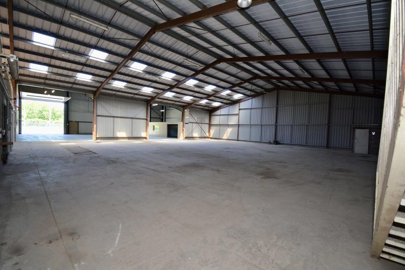 Local d'activités - 1 623 m²