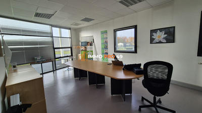Local d'activités - 1 046 m²