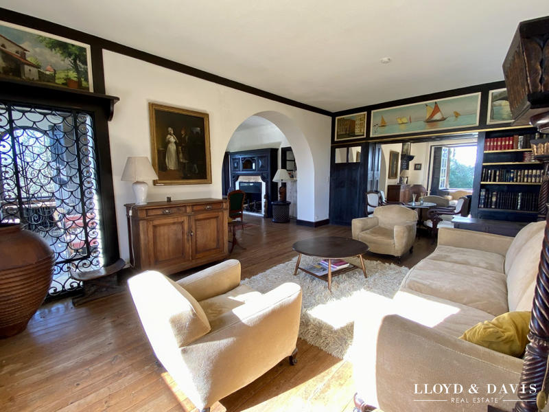 Maison - 200 m² - 7 pièces