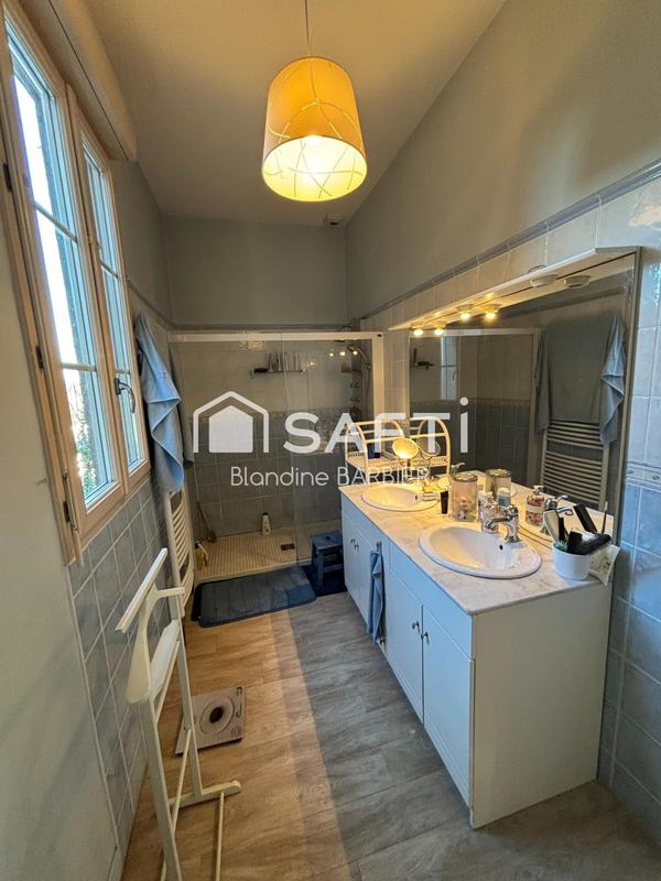 Maison - 220 m² - 9 pièces