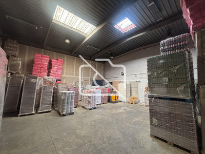 Entrepôt - 3 244 m²