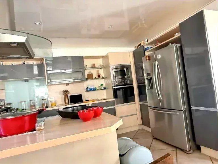 Maison - 195 m² - 7 pièces