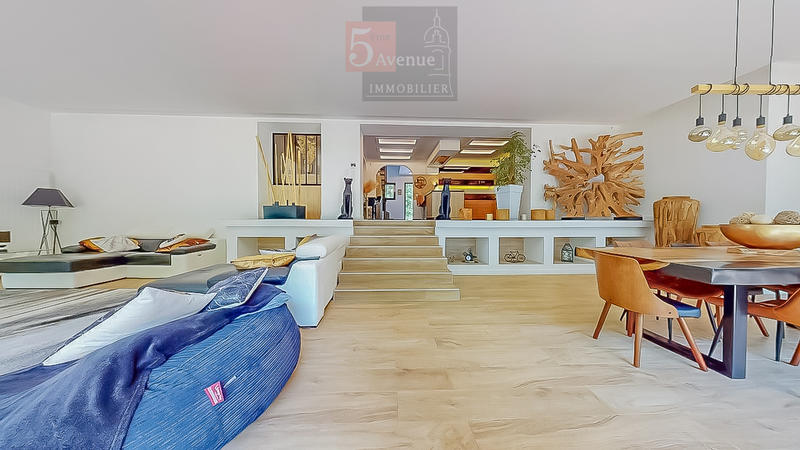 Maison - 260 m² - 7 pièces