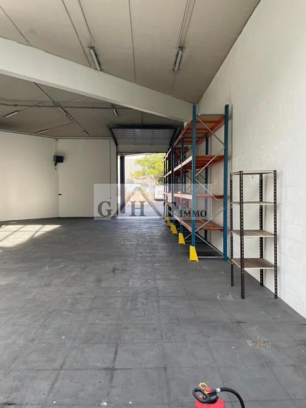Entrepôt - 625 m²