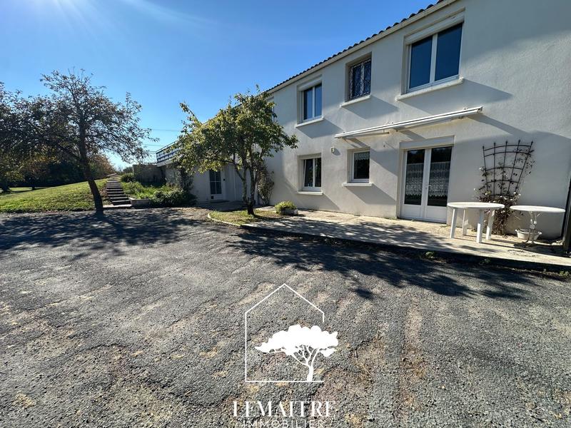 Maison - 288 m² - 10 pièces