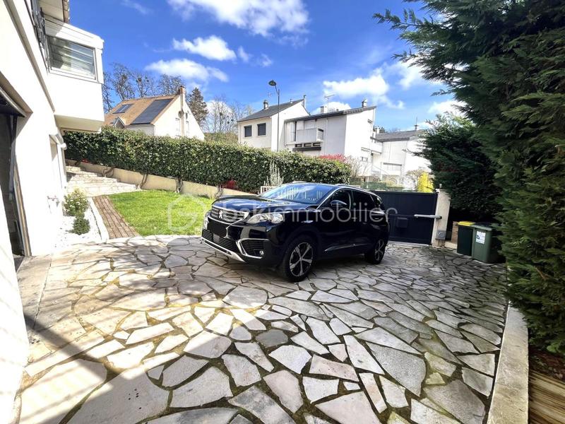 Maison - 148 m² - 9 pièces