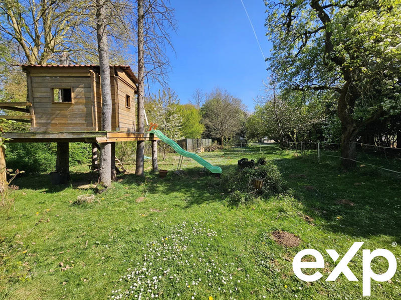 Maison - 243 m² - 9 pièces