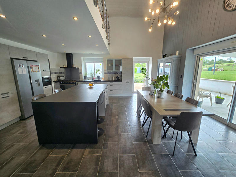 Maison - 259 m² - 6 pièces