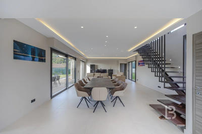 Villa - 265 m² - 7 pièces