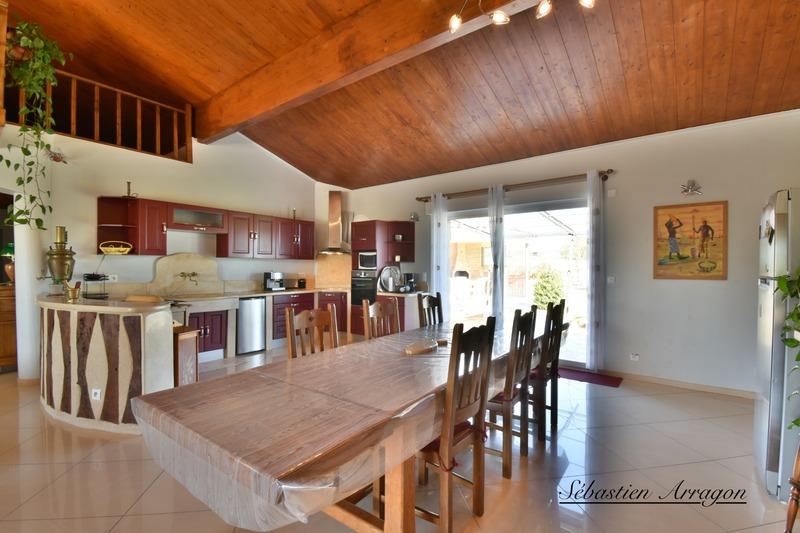 Propriété - 260 m² - 8 pièces