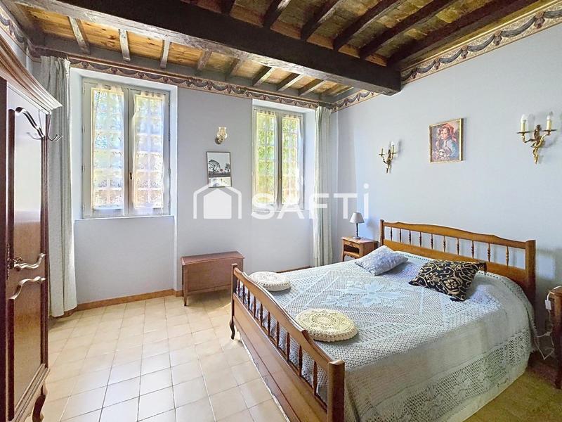 Maison - 300 m² - 6 pièces