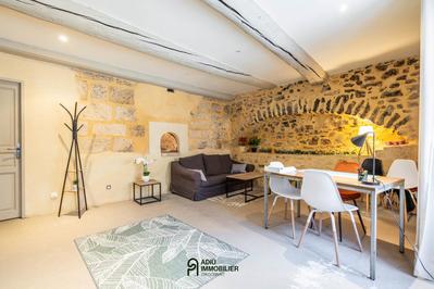 Maison - 220 m² - 12 pièces