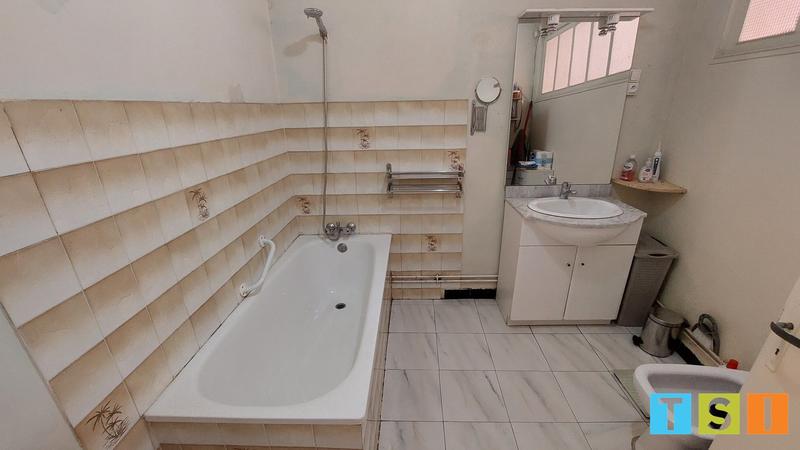 Maison - 400 m² - 16 pièces