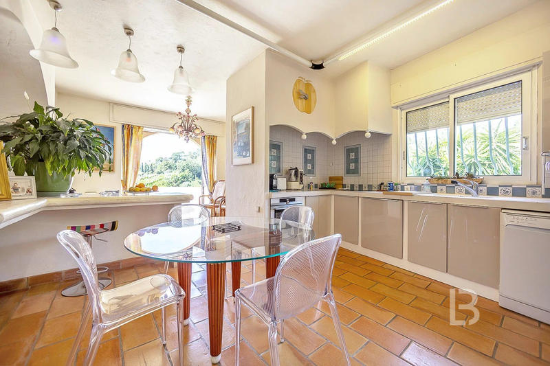 Maison - 283 m² - 6 pièces