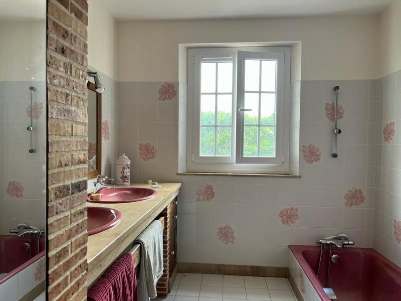 Maison - 233 m² - 7 pièces