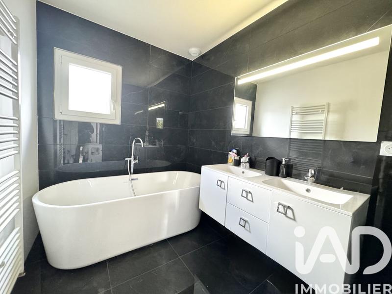 Maison - 122 m² - 6 pièces