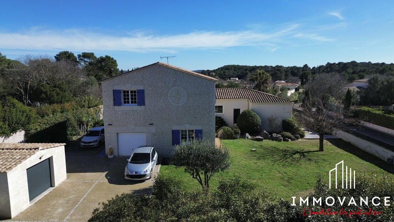 Villa - 251 m² - 8 pièces