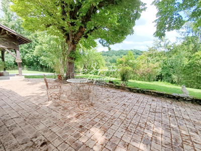 Maison - 231 m² - 7 pièces