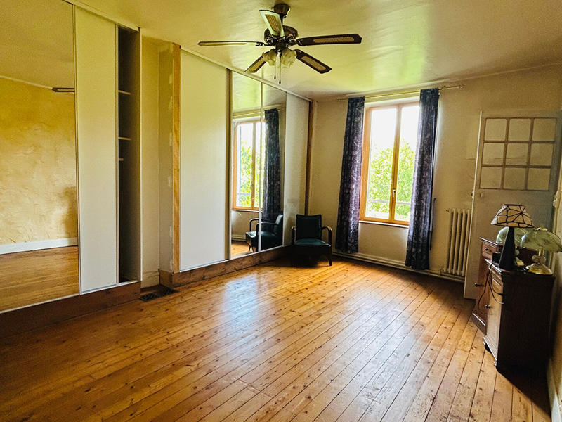 Maison - 216 m² - 6 pièces