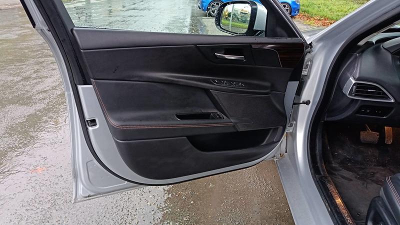 Jaguar Xe 2.0 180 Bva 8 Prestige - Automatique