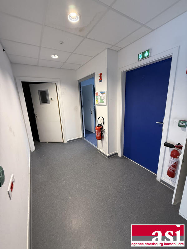 Local commercial - 134 m² - 4 pièces