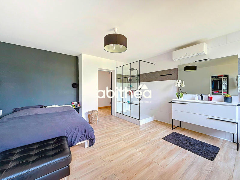 Maison - 331 m² - 10 pièces