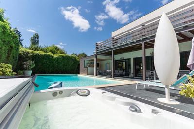 Maison - 450 m² - 9 pièces