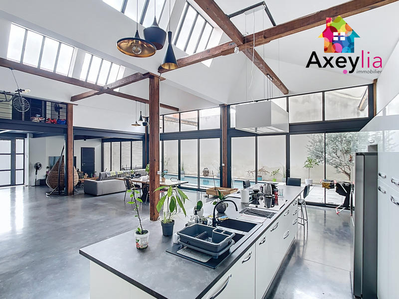 Maison - 240 m² - 7 pièces