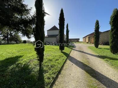 Propriété - 219 m² - 7 pièces