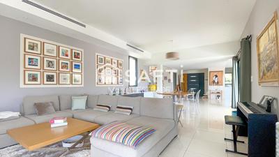 Maison - 195 m² - 6 pièces