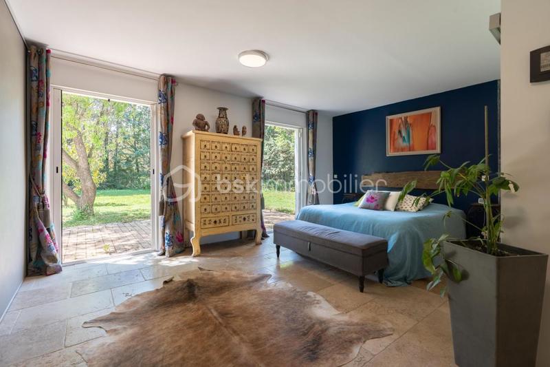 Demeure - 240 m² - 9 pièces