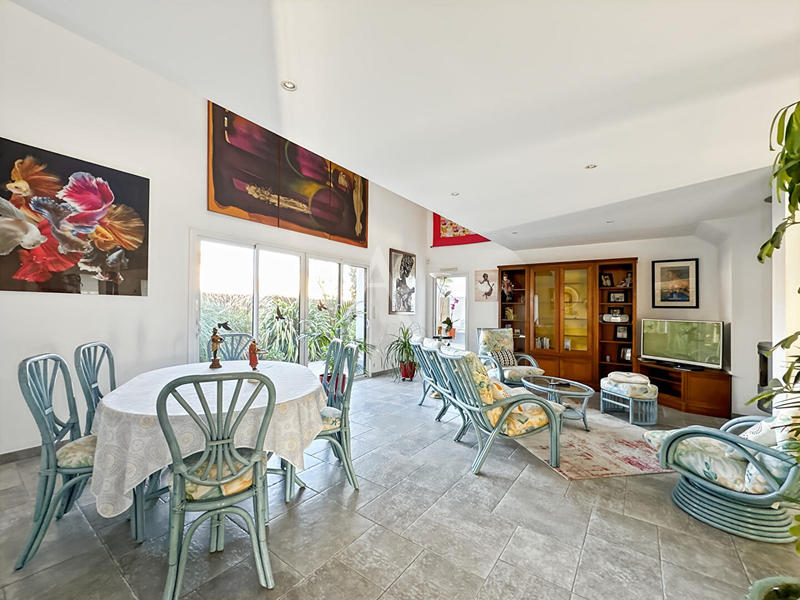 Maison - 217 m² - 6 pièces