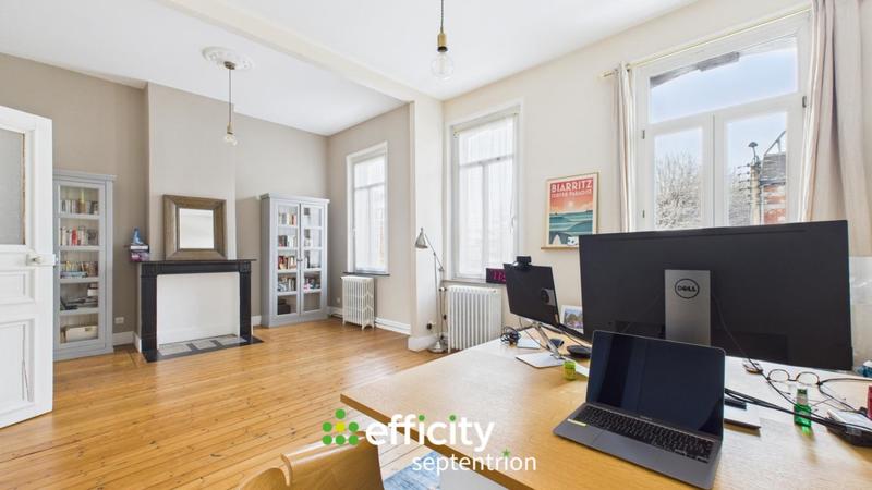 Maison - 228 m² - 9 pièces