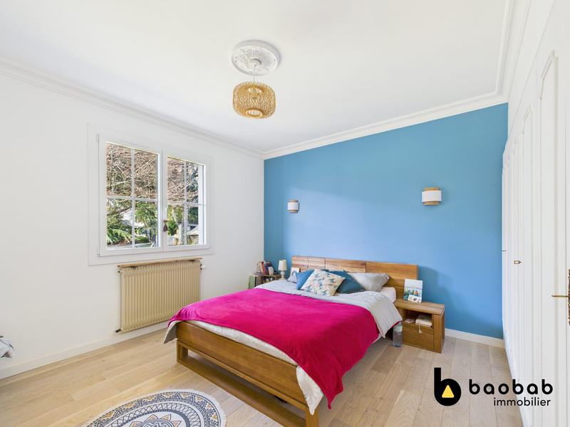 Maison traditionnelle - 240 m² - 7 pièces