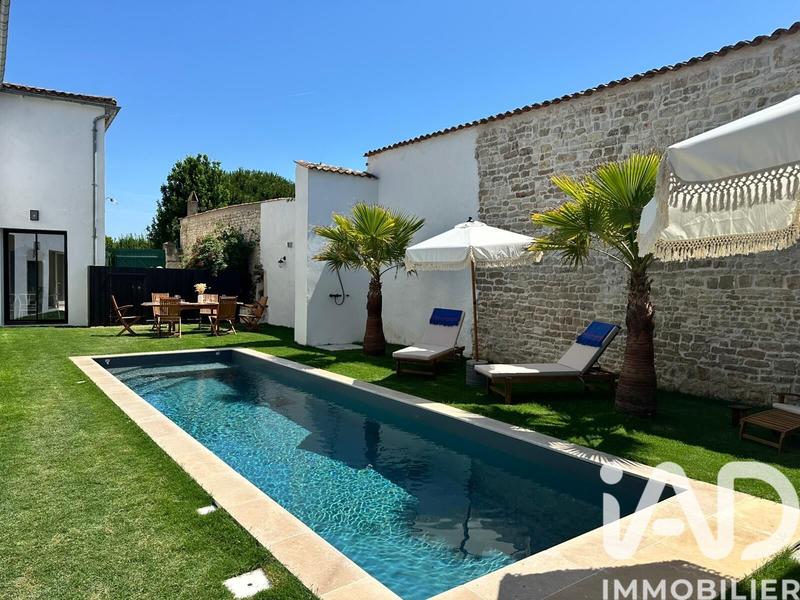 Maison - 230 m² - 7 pièces