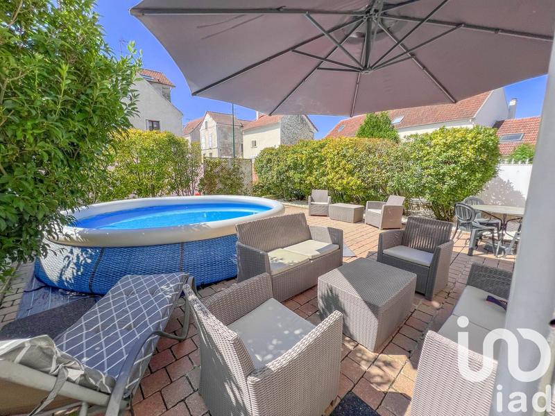 Maison - 220 m² - 8 pièces