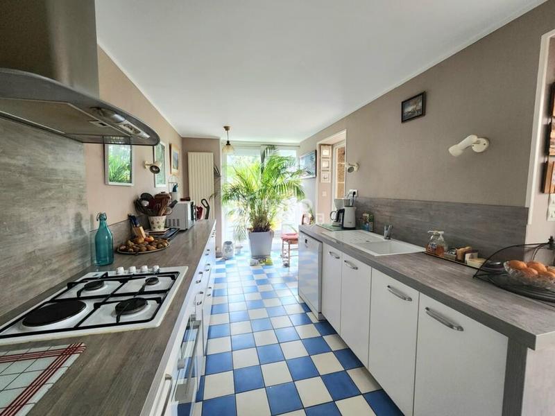 Pavillon - 200 m² - 10 pièces