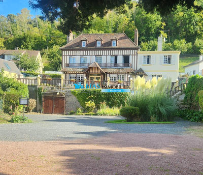 Maison - 240 m² - 10 pièces