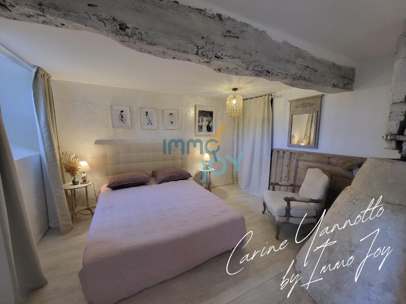 Maison - 240 m² - 8 pièces