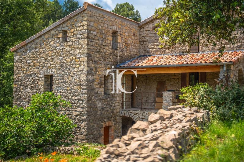 Maison - 305 m² - 14 pièces