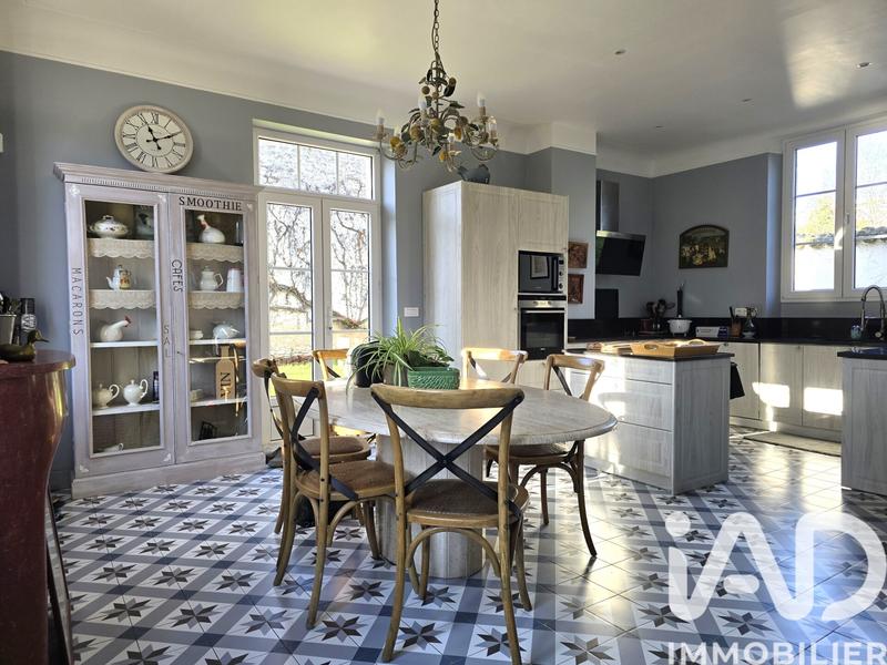 Maison - 250 m² - 10 pièces