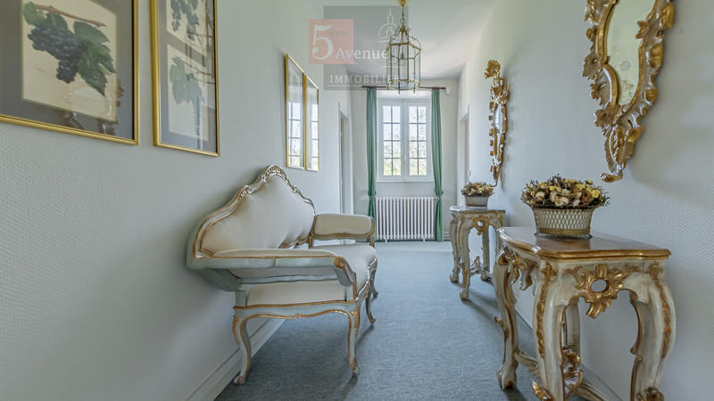 Maison - 430 m² - 12 pièces