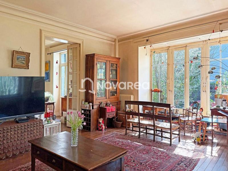 Villa - 259 m² - 11 pièces