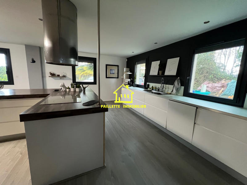 Maison - 275 m² - 7 pièces