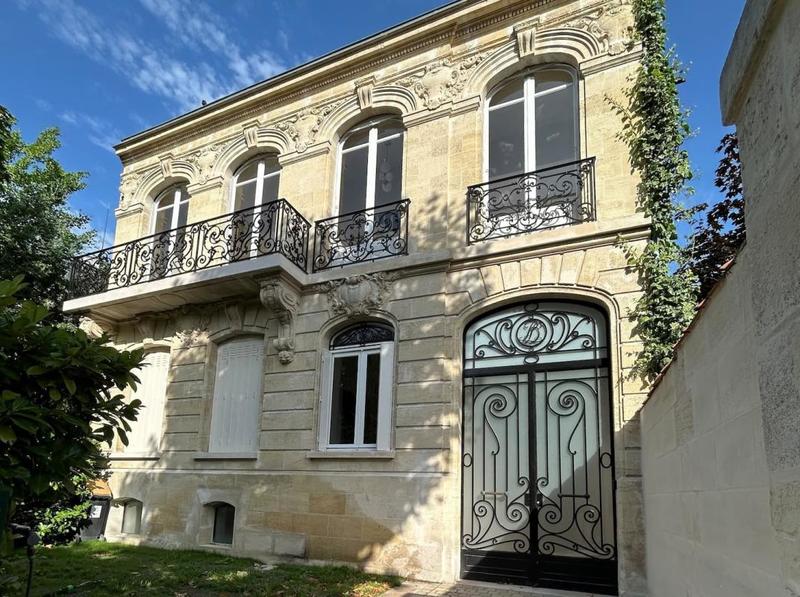 Maison bourgeoise - 388 m² - 10 pièces