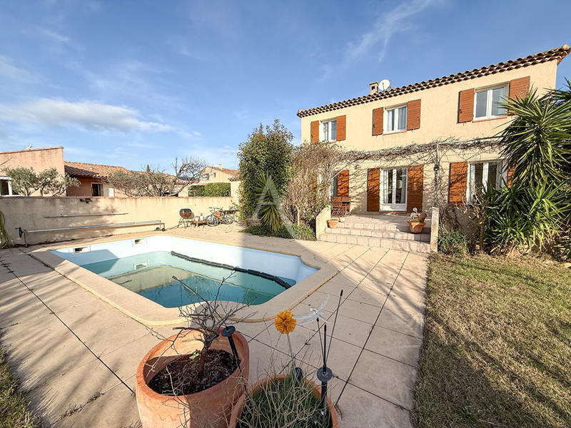 Maison - 104 m² - 4 pièces