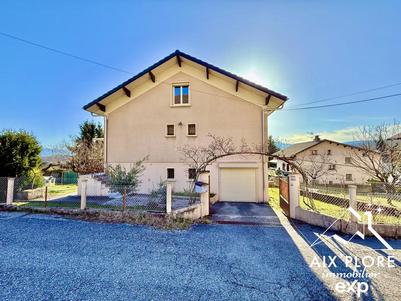 Maison traditionnelle - 121 m² - 6 pièces