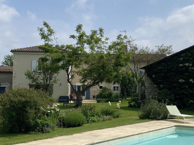 Propriété - 293 m² - 10 pièces