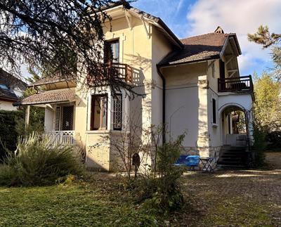 Maison - 180 m² - 6 pièces